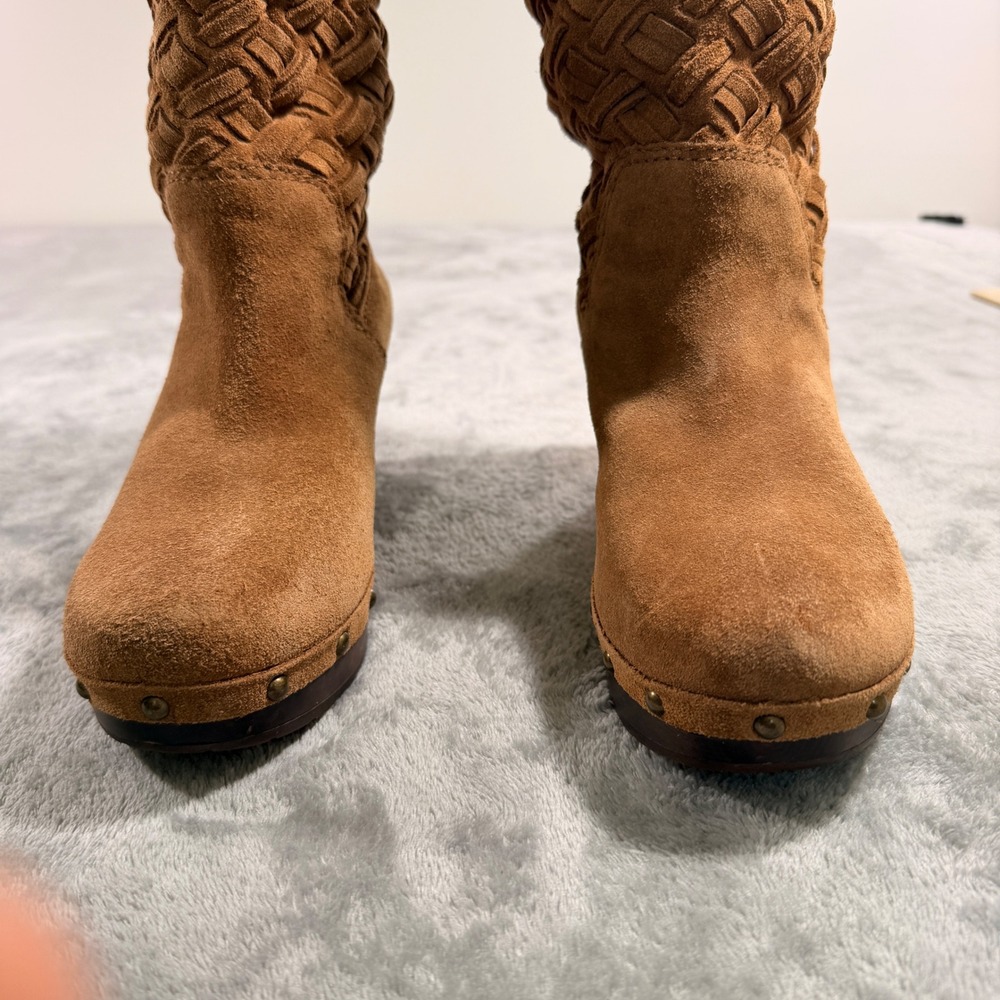 UGG Lynnea Clog Boots Womens 8 Chestnut Brown Suede Woven Studded 3361 - Picture 2 of 9